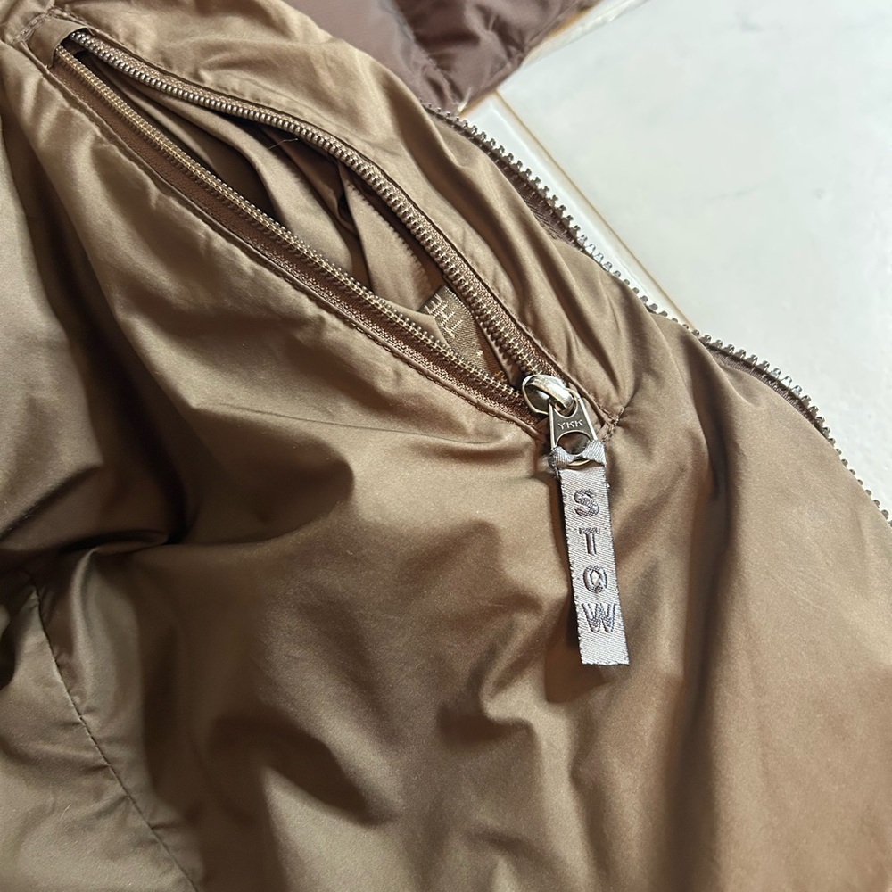 The North Face brown Puffer Jacket. Stove sack. 700.  One repair - Picture 14 of 16
